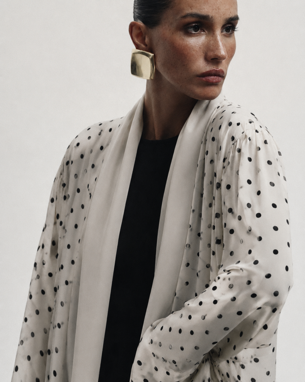 ABAYA POIS